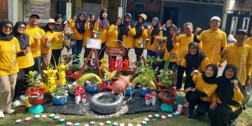 Peringati Hari Lingkungan Hidup, PKK RT 25 Gelar Lomba Menghias Taman Berbahan Dasar Daur Ulang