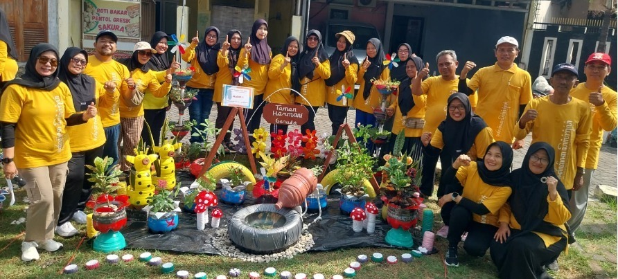 Peringati Hari Lingkungan Hidup, PKK RT 25 Gelar Lomba Menghias Taman Berbahan Dasar Daur Ulang