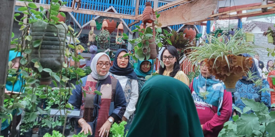 Menteri PPPA Temukan Kampung Barter Hasil Panen, Ketahanan Pangan Tumbuh dari Pekarangan Rumah