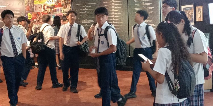Melalui Pameran, Pelaku Sanggar Pelakon – HISKI – Perpusnas Dekatkan Asrul Sani ke Publik