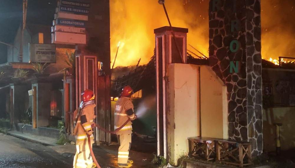 Puskesmas Tiron Kediri Terbakar Dini Hari, Kerugian Ditaksir Capai Rp 1 Miliar