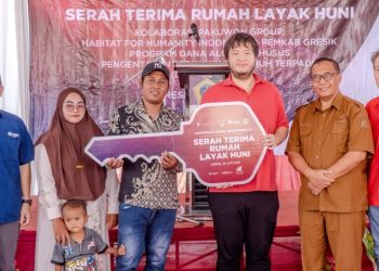 Sekda Gresik Serahkan Puluhan Rumah Bantuan Pakuwon Group dan Habitat Indonesia kepada Warga Campurejo Panceng