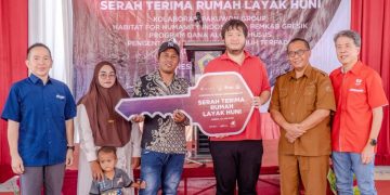 Sekda Gresik Serahkan Puluhan Rumah Bantuan Pakuwon Group dan Habitat Indonesia kepada Warga Campurejo Panceng