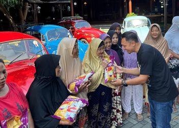 Rayakan World Wide Beetle Day, Korwil VW Jatim Beri Santunan Kaum Dhuafa dan Para Janda