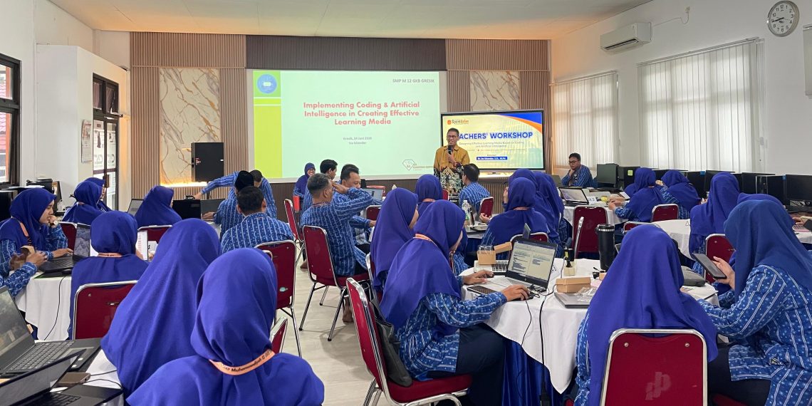 Dongkrak Kompetensi, Guru Spemdalas Ikuti Workshop Coding dan AI bersama Ketua FGM Jatim