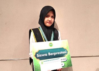 Kayla Penghafal 30 Juz Pilih Melanjutkan Beasiswa Penuh ke MTs Bilingual NU Pucang