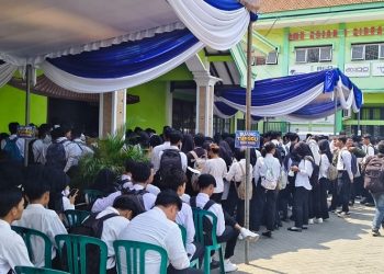 Ribuan Pencari Kerja Serbu ‘Career Day 2026’ di SMK Krian 1 Sidoarjo