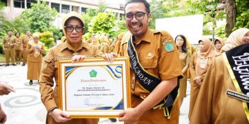Sekda Sidoarjo Beri Apresiasi, Penghargaan Untuk Tiga Pegawai Teladan