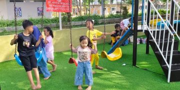 Liburan Sekolah, Alun-Alun Sidoarjo Dipadati Pengunjung Anak-Anak Bermain