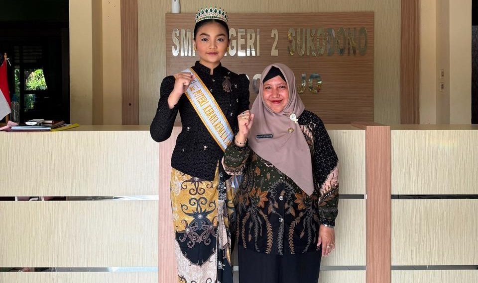 Keluarga Besar SMP Negeri 2 Sukodono Dukung Penuh Ade Lien Masuk Finalis Puteri Remaja Kebaya Indonesia 2026