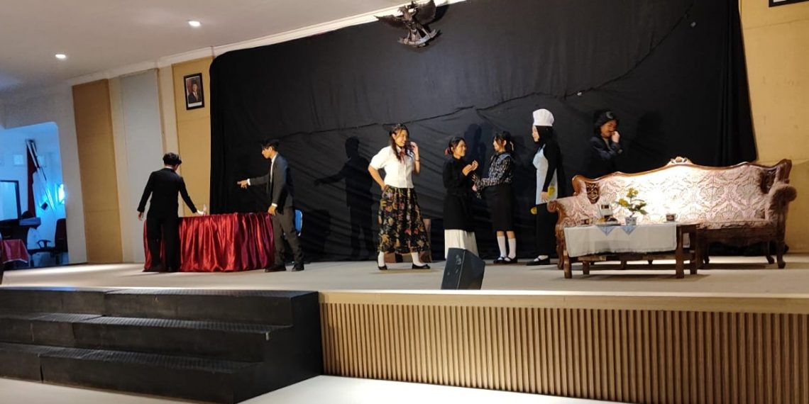 Sastra Inggris FBS Unesa Pentaskan 12 Drama, Apresiasi pun Mengalir dari Penonton