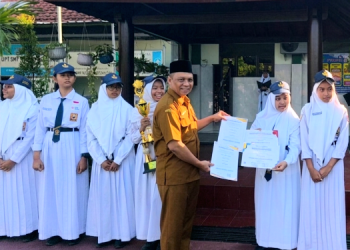 Siswi SMP Negeri 1 Gedangan Borong Medali Olimpiade Bahasa Inggris Nasional 2026