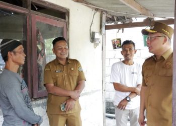 Perkuat Pengentasan Kemiskinan, Pemkab Gresik Salurkan Bantuan Stimulan RTLH di 3 Desa