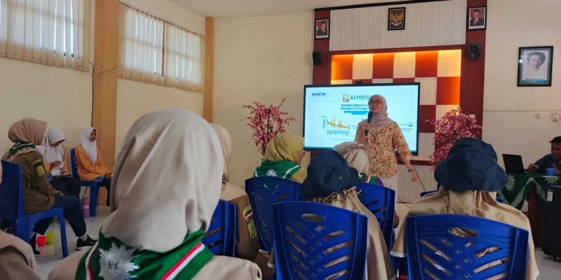 Waspadai Bahaya Mikroplastik Sejak Dini, Ecoton Gembleng Kader Lingkungan Muhammadiyah Gresik