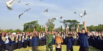 Siswa SMK YPM 8 Sidoarjo Jalani ‘Retreat’ di Kompi Kavaleri 3 Panser Sidoarjo