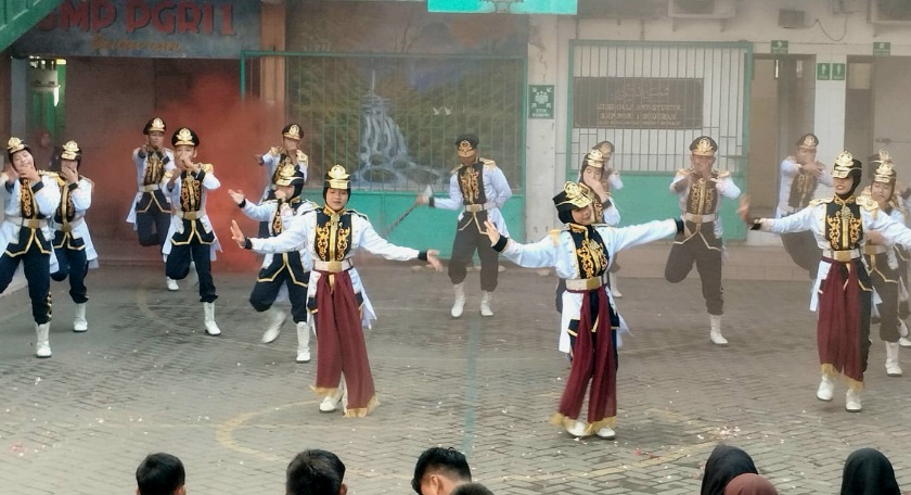 Demo Paskibra dan Talent Showcase Jadi Primadona di SMP PGRI 1 Buduran
