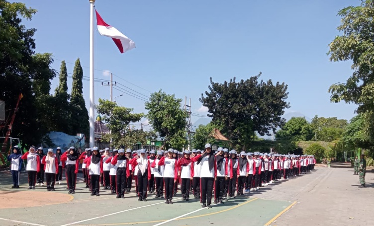 Tanamkan Jiwa Nasionalis, SMA Negeri 1 Krembung Gelar Bintal Bersama Koramil 0816/07