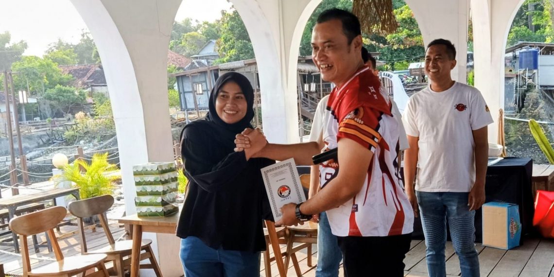 Kasat Narkoba Polres Pelabuhan Tanjung Perak Surabaya Apresiasi Bripda Adinda Ayu, Dukung Kontingen Karate Kid Menuju Piala Polda Jatim