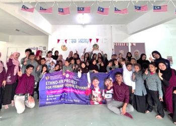 Tim PKM Unesa Berkolaborasi dengan Untan, Kenalkan ‘Etno-VR’ di Sanggar Belajar Meru Selangor, Malaysia