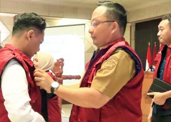 Lepas 200 Mahasiswa KKN Unigres, Wabup Gresik Dorong Hadirkan Solusi Nyata bagi Desa
