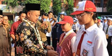 Buka MPLS Ramah Anak, Bupati Gresik Jadikan UPT SMPN 1 Pelopor Sekolah Moderasi Beragama