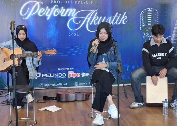 STIAMAK Perform Akustik SMA Se-Surabaya
