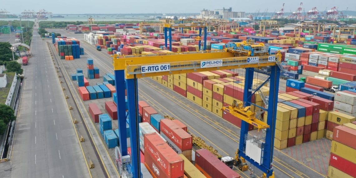 Perkuat Layanan Andal dan Responsif, TPS Operasikan 4 e-QCC dan 14 e-RTG Baru