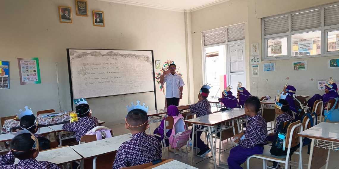 Tak Perlu Musuhi Gadget, MPLS UPT SDN 94 Gresik Ajak Siswa Kelas 1 Jadi ‘Pahlawan Penjaga Mata’