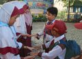 Tanamkan Hidup Sehat Sejak Dini, Tiap Hari SD Muhammadiyah 1 Driyorejo Cek Kebersihan Kuku Siswanya