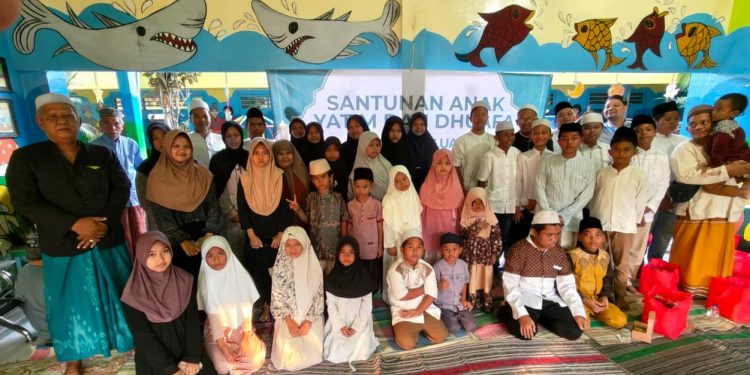 Warga Klangonan Kebomas Berikan Santunan untuk Yatim Piatu dan Dhuafa