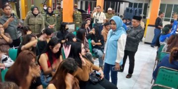 Wabup Mimik Razia Tempat Karaoke Eks Tol Jabon, Puluhan Pemandu Lagu dan Ratusan Botol Miras Berhasil Diamankan