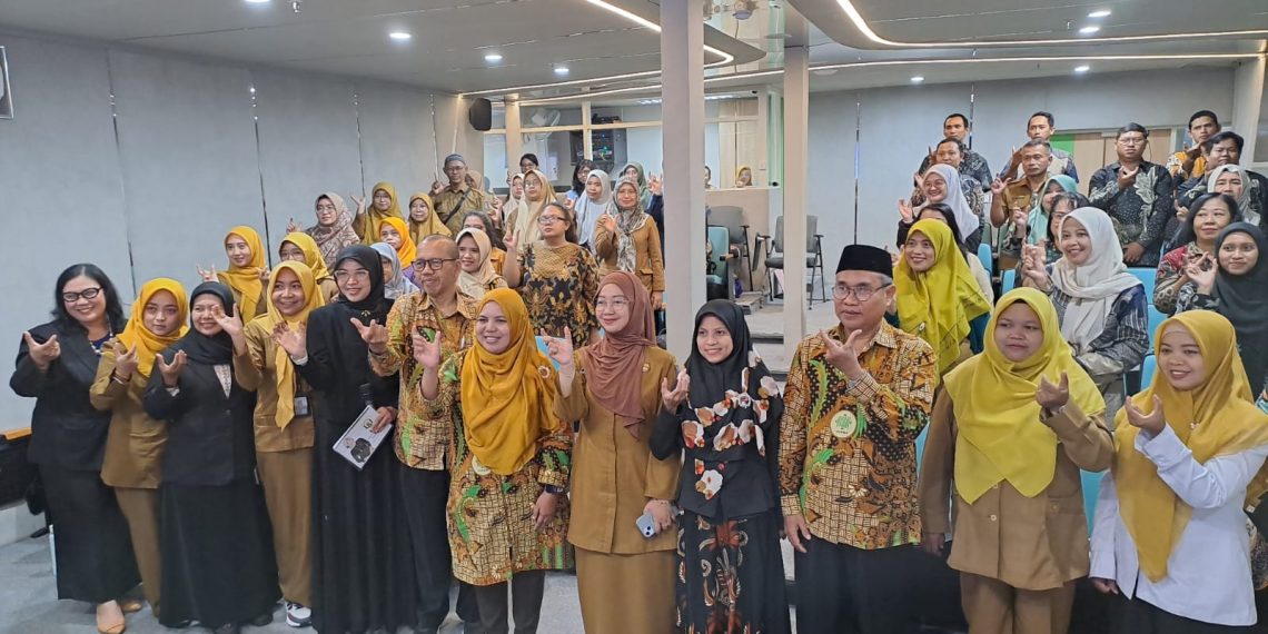 310 Guru SD dan SMP Surabaya Ikuti Pelatihan AI di Unusa