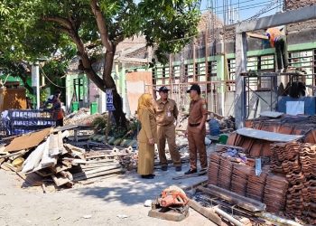 Dinas Dikbud Sidoarjo Lakukan Monev Proyek Rehabilitasi Ruang Kelas SDN Sidokerto
