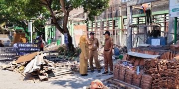 Dinas Dikbud Sidoarjo Lakukan Monev Proyek Rehabilitasi Ruang Kelas SDN Sidokerto
