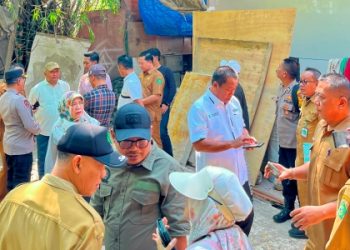 Dapat Keluhan Warga Balongbendo, DPRD Sidoarjo Sidak Bengkel Karoseri