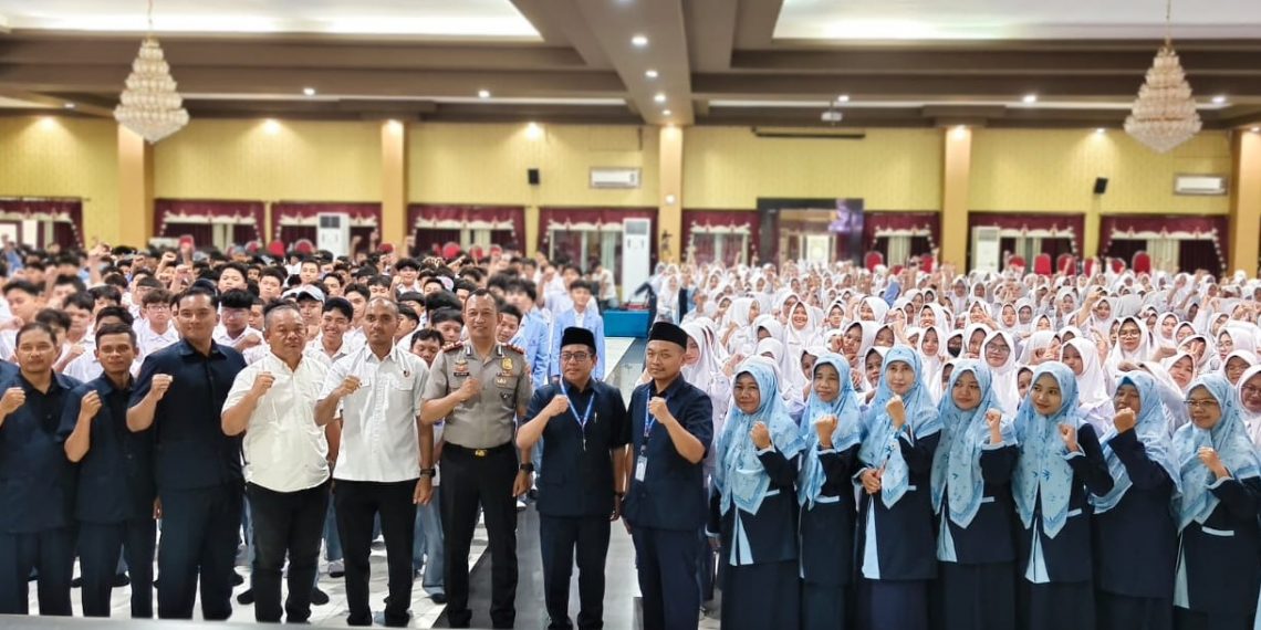 Polresta Sidoarjo Ingatkan Pelajar SMAMDA ‘Tidak Ada Satupun Kebaikan di Narkoba’