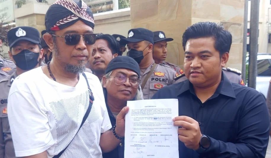 Demo Warga Gulomantung terhadap PT Hanwa Royal Metal, Ketua DPRD Gresik Berikan Dukungan dan Minta Perusahaan Penuhi Perizinan