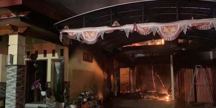 Polisi Buru Pria yang Diduga Bakar Rumah Mantan Istri di Kediri, Kerugian Ditaksir Capai Rp 1 Miliar