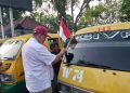 Sambut HUT RI ke 81 Tahun, BHS Bagikan Bendera ke Warga, Ojol, Tukang Becak hingga Sopir Bemo