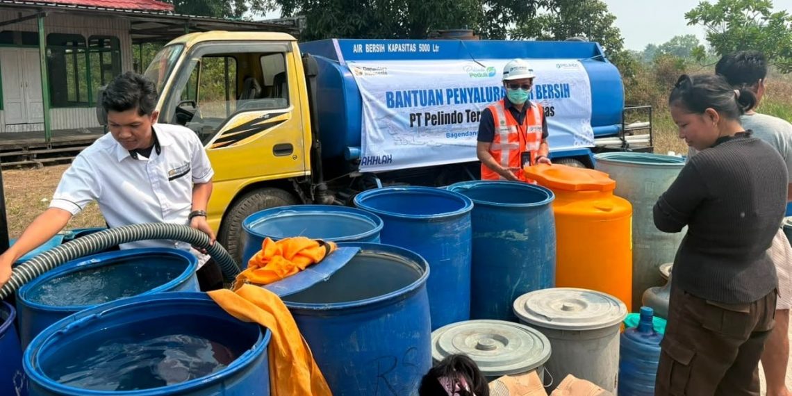 Tanggap Bencana Kemarau dan Kabut Asap Kalimantan, Pelindo Salurkan 70 Tangki Air Bersih dan Masker ke Warga