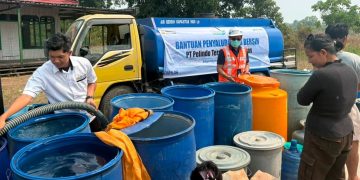 Tanggap Bencana Kemarau dan Kabut Asap Kalimantan, Pelindo Salurkan 70 Tangki Air Bersih dan Masker ke Warga
