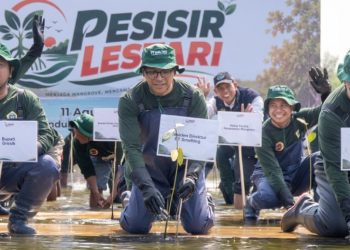 Pemkab Gresik – Smelting Kick Off Program Pesisir Lestari, Tanam 10.000 Mangrove