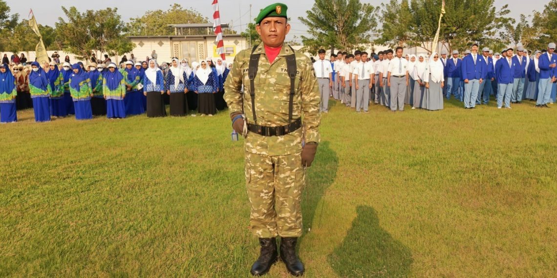 Tegas dan Sigap, Danup Dapat Apresiasi dalam Upacara Penurunan Bendera HUT ke-81 Kemerdekaan RI di Kecamatan Driyorejo