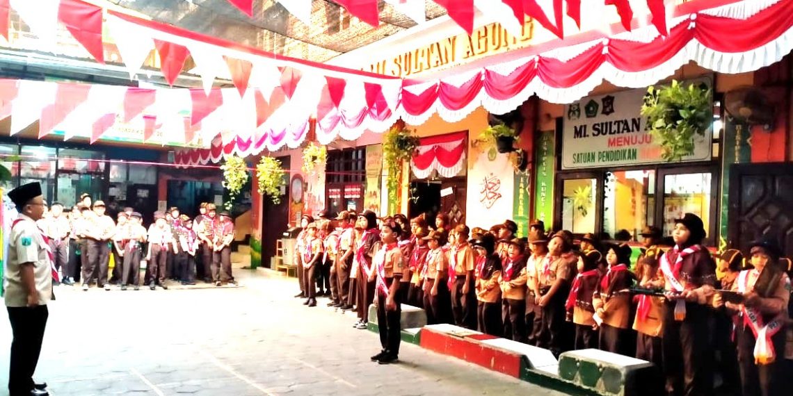 Peringati Hari Pramuka, MI Sultan Agung Surabaya Tekankan Penguatan Karakter Siaga Mandiri