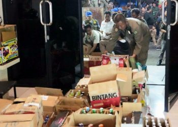 Ribuan Botol Miras Disita, Bupati Ajak Masyarakat Awasi Lingkungannya