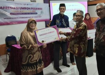 Yayasan PonPes Ath-Thoyyibah Sidoarjo Beri Apresiasi Pengurus dan Pegawainya, Umroh Gratis