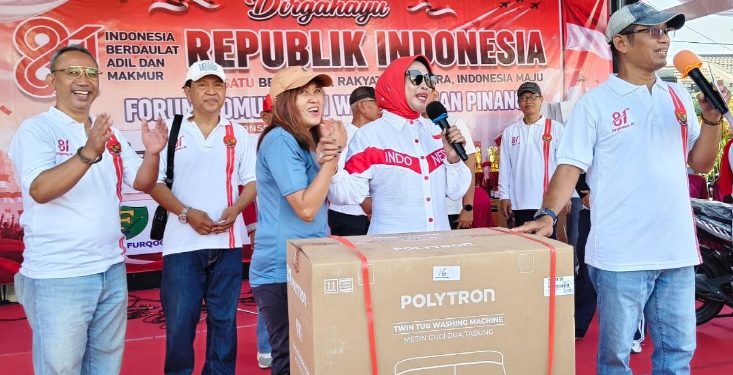 Peringati HUT ke 81 Kemerdekaan RI, Wakil Bupati Mimik Ajak Warga Taman Pinang Jaga Lingkungan