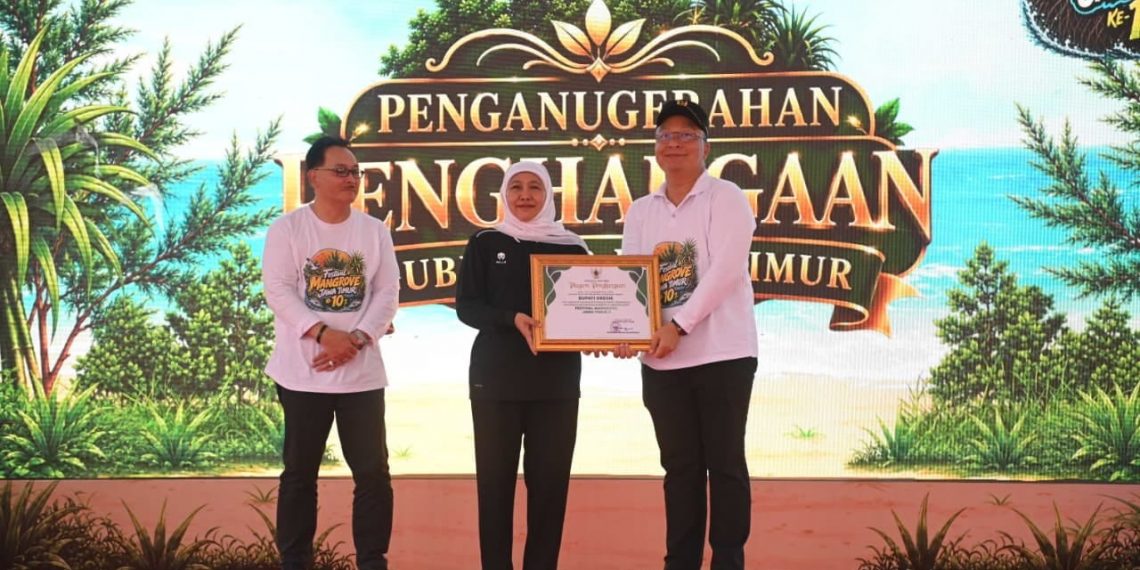 Gubernur Jatim Berikan Penghargaan kepada Pemkab Gresik yang Konsisten Lestarikan Kawasan Magrove