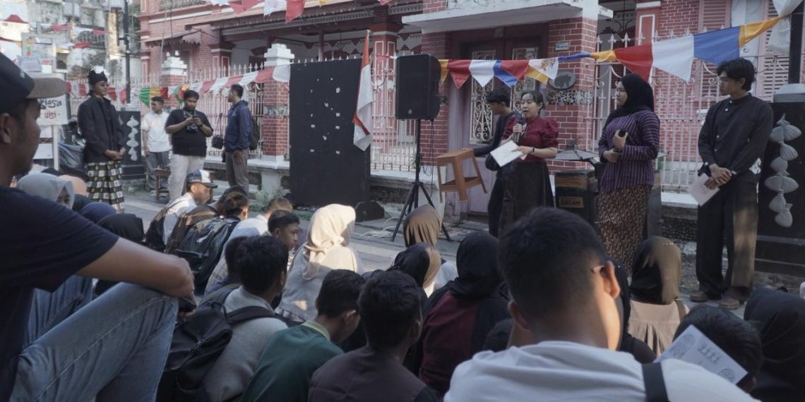 Menjadi Gresik, Membaca Sejarah Kota dari Ingatan Warganya