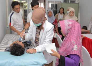 Pelindo Terminal Petikemas Gelar Pemeriksaan Kesehatan 200 Balita dan Lansia di Kawasan Pelabuhan